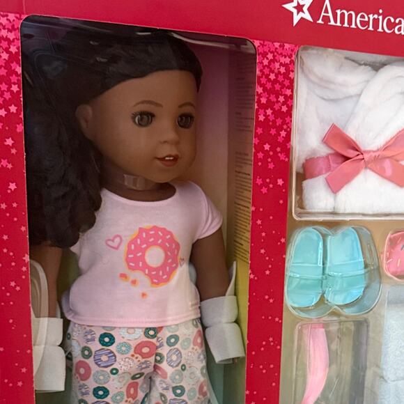 American Girl Truly Me #123 18" Doll & Donut Dreams Set - Picture 4 of 6
